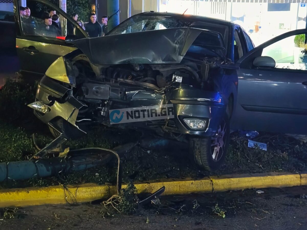 Σοβαρό τροχαίο στον Άλιμο: Αυτοκίνητο “καρφώθηκε” σε κολώνα στη νησίδα – Τους έσωσαν οι αερόσακοι (VIDEO&ΕΙΚΟΝΕΣ) εικόνα 13