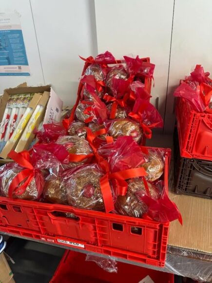 Ανδρέας Κονδύλης: Το Κοινωνικό Παντοπωλείο Αλίμου έγινε… «Παιχνιδοπωλείο» για το Πάσχα! εικόνα 4