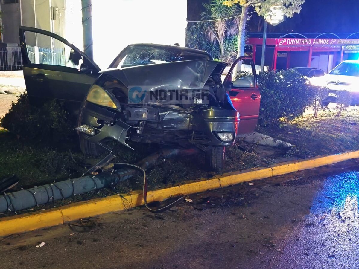 Σοβαρό τροχαίο στον Άλιμο: Αυτοκίνητο “καρφώθηκε” σε κολώνα στη νησίδα – Τους έσωσαν οι αερόσακοι (VIDEO&ΕΙΚΟΝΕΣ) εικόνα 10