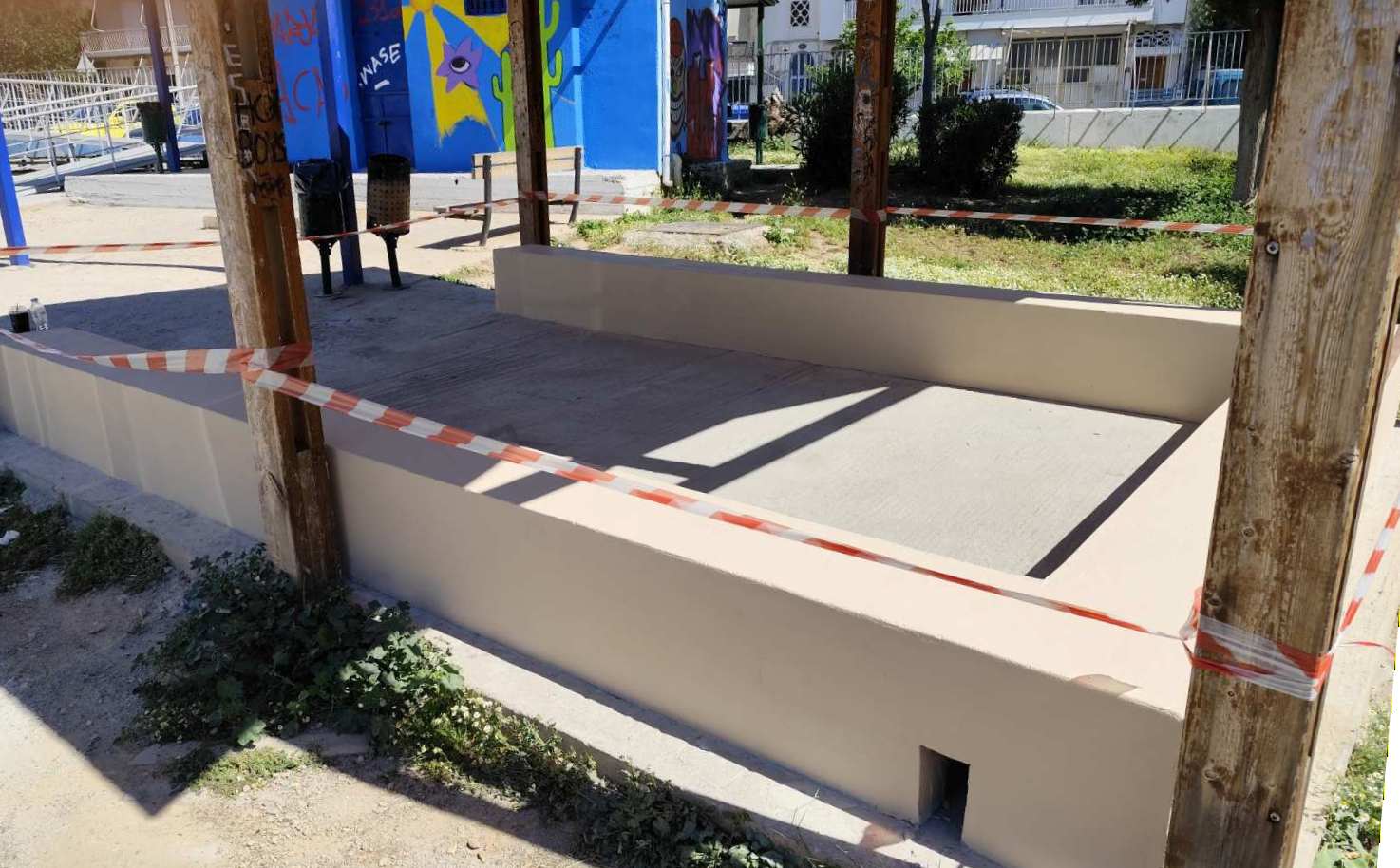 Νέα «αντι-βανδαλιστικά» καθίσματα με σκίαση στο ΕΠΑΛ Αλίμου μετά από αίτημα των μαθητών εικόνα 1