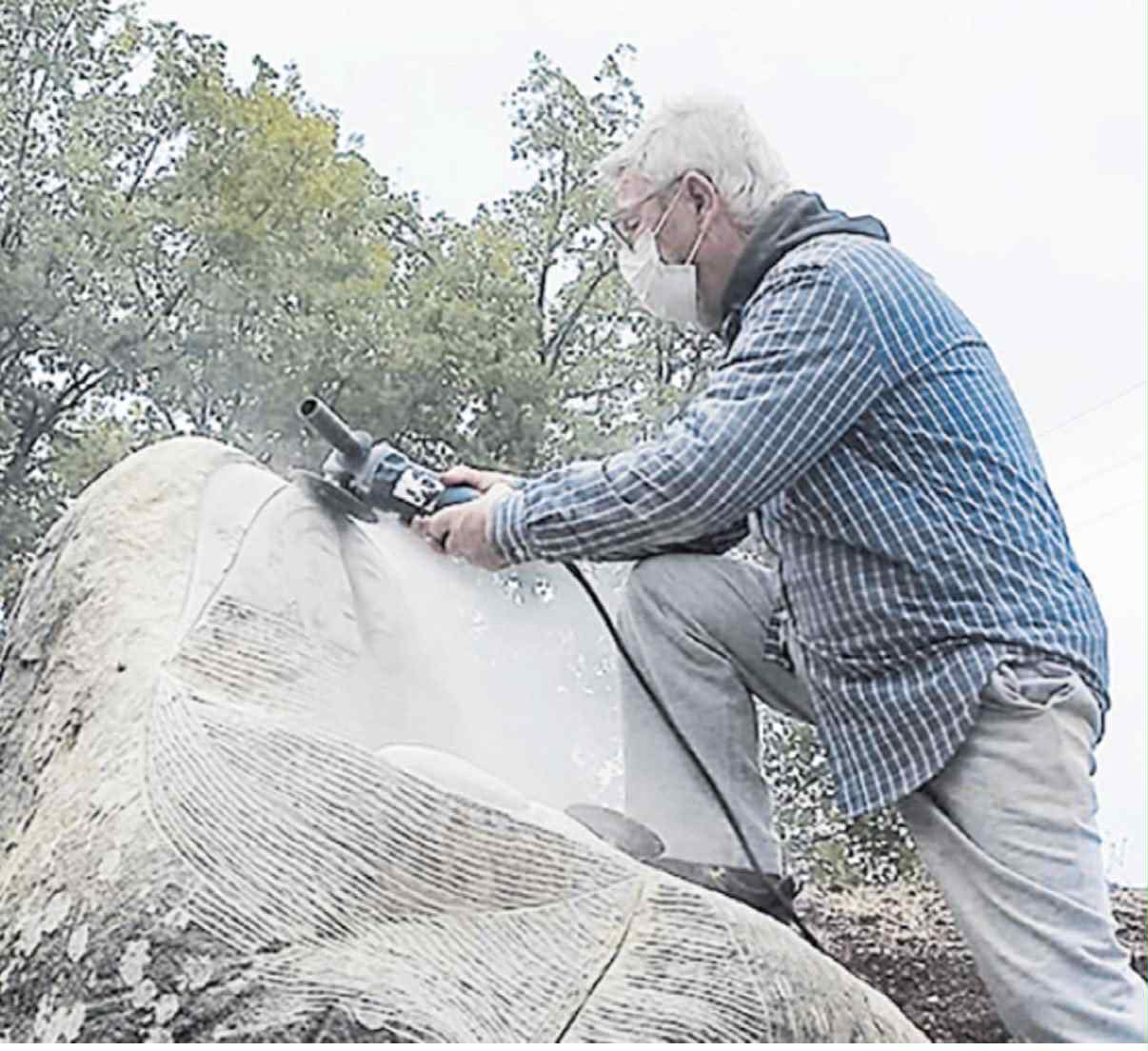 1ο Συμπόσιο Γλυπτικής στον Άλιμο: Το μάρμαρο σμιλεύεται σε κοινή θέα στον Λόφο Πανί εικόνα 3