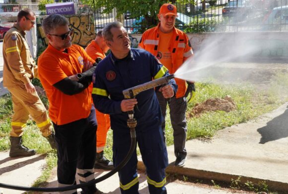 Σε πλήρη ετοιμότητα η Εθελοντική Ομάδα Αλίμου – Εκπαίδευση για την αντιμετώπιση αστικών πυρκαγιών εικόνα 1