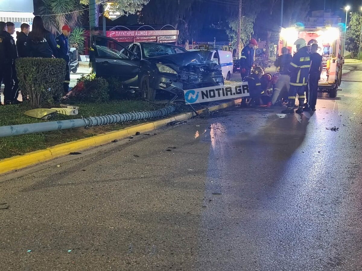 Σοβαρό τροχαίο στον Άλιμο: Αυτοκίνητο “καρφώθηκε” σε κολώνα στη νησίδα – Τους έσωσαν οι αερόσακοι (VIDEO&ΕΙΚΟΝΕΣ) εικόνα 17