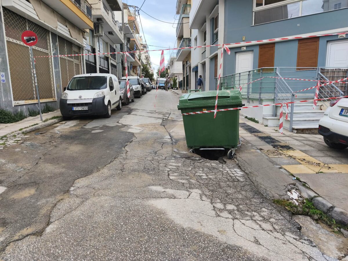 Σύνορα Αγίου Δημητρίου – Αλίμου: “Ποτάμι” η Πλουτάρχου – Χωρίς νερό λόγω βλάβης στο δίκτυο της ΕΥΔΑΠ (VIDEO) εικόνα 2